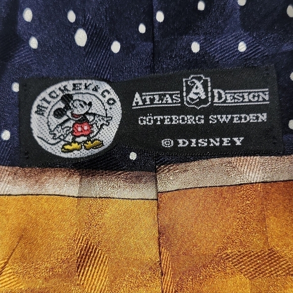 Atlas Design Disney Christmas Silk Tie - Picture 5 of 7